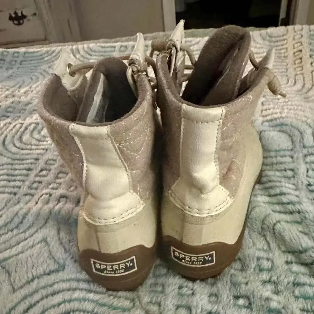 Sperry Saltwater Quilted Duck Boots Cream Size 7